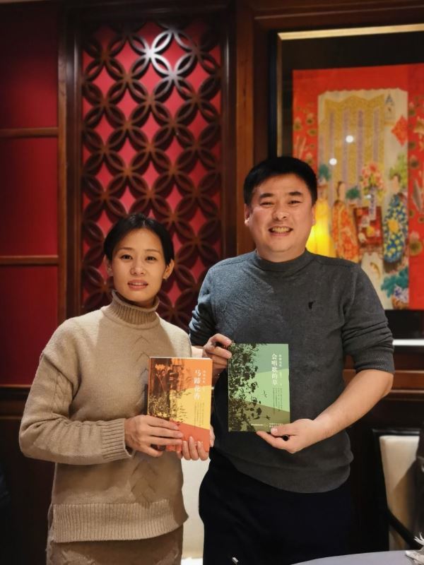 一枝红杏出墙来 ——读张鹏飞微语集《马蹄花香》 王维正