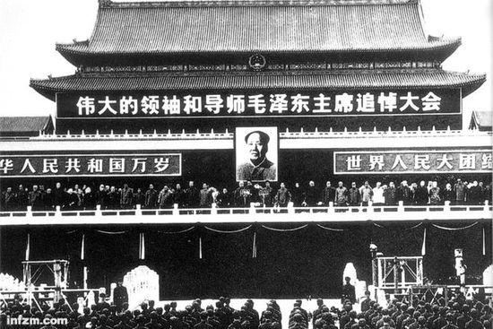 毛泽东悼念活动中的医疗救护:1天晕倒39人(图)