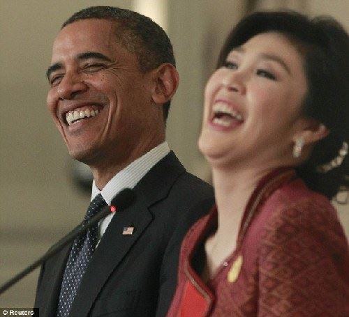 \ 奥巴马与泰国美艳总理亲密“调情” 让人随时受不了