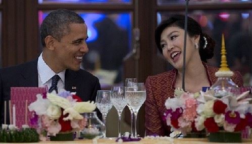 \ 奥巴马与泰国美艳总理亲密“调情” 让人随时受不了