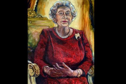 英国女王最新画像揭幕外界评价褒贬不一(图)