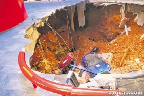美一汽车博物馆地陷大坑吞没8辆顶级跑车(图)