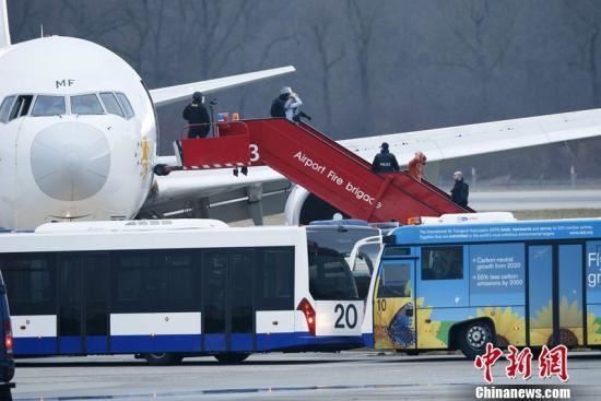 埃赛俄比亚航班乘客:劫机者曾威胁坠毁飞机