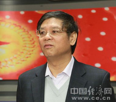 资料图:2011年4月,辽宁省委常委、宣传部长张江参观中国经济网新演播厅。 资料图:2011年4月,辽宁省委常委、宣传部长张江参观中国经济网新演播厅。