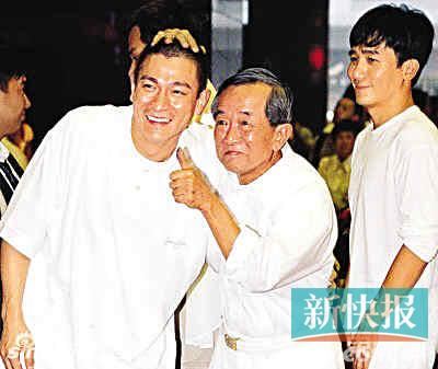 刘德华、梁朝伟和泰国白龙王(中)合影