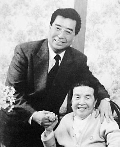 揭秘李双江母子情:母亲写词儿子唱(组图)