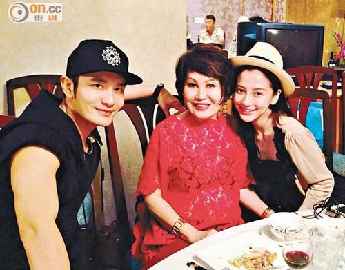 Angelababy结束夏威夷度假 自曝行踪潮袭伦敦