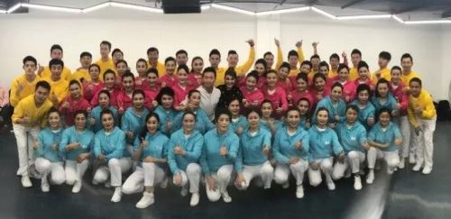 央视“春晚直通车”乌兰图雅助力广场舞开启全民健身新时代 央视“春晚直通车”乌兰图雅助力广场舞开启全民健身新时代