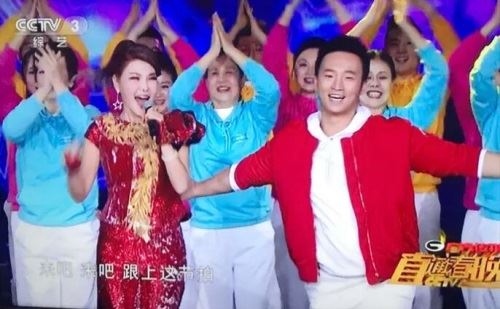 央视“春晚直通车”乌兰图雅助力广场舞开启全民健身新时代 央视“春晚直通车”乌兰图雅助力广场舞开启全民健身新时代