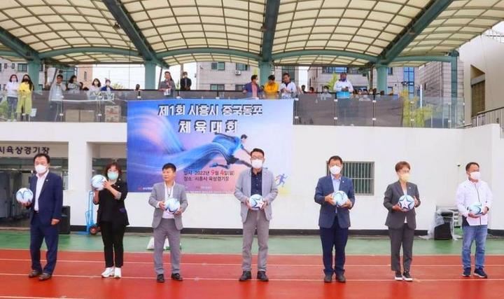 首届始兴市中国同胞体育运动会在始兴体育场举行