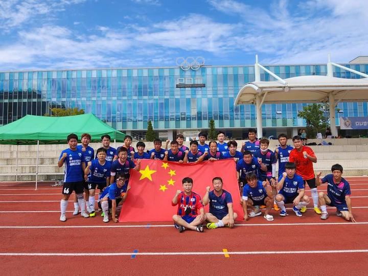 평창전국직장인다문화축구대회에서 중국동포대표팀이3부리그에서 우승 했습니다.