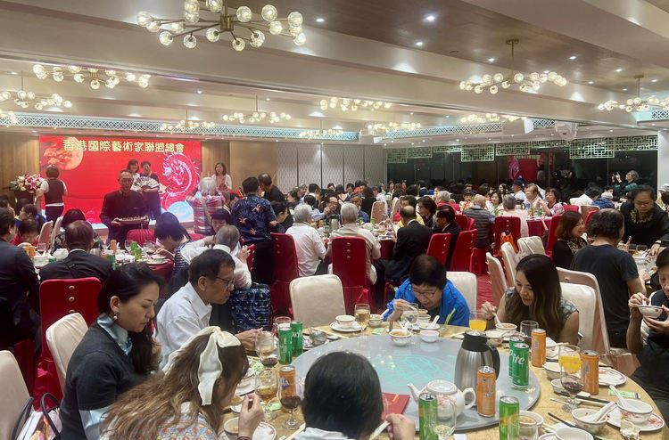 750×494